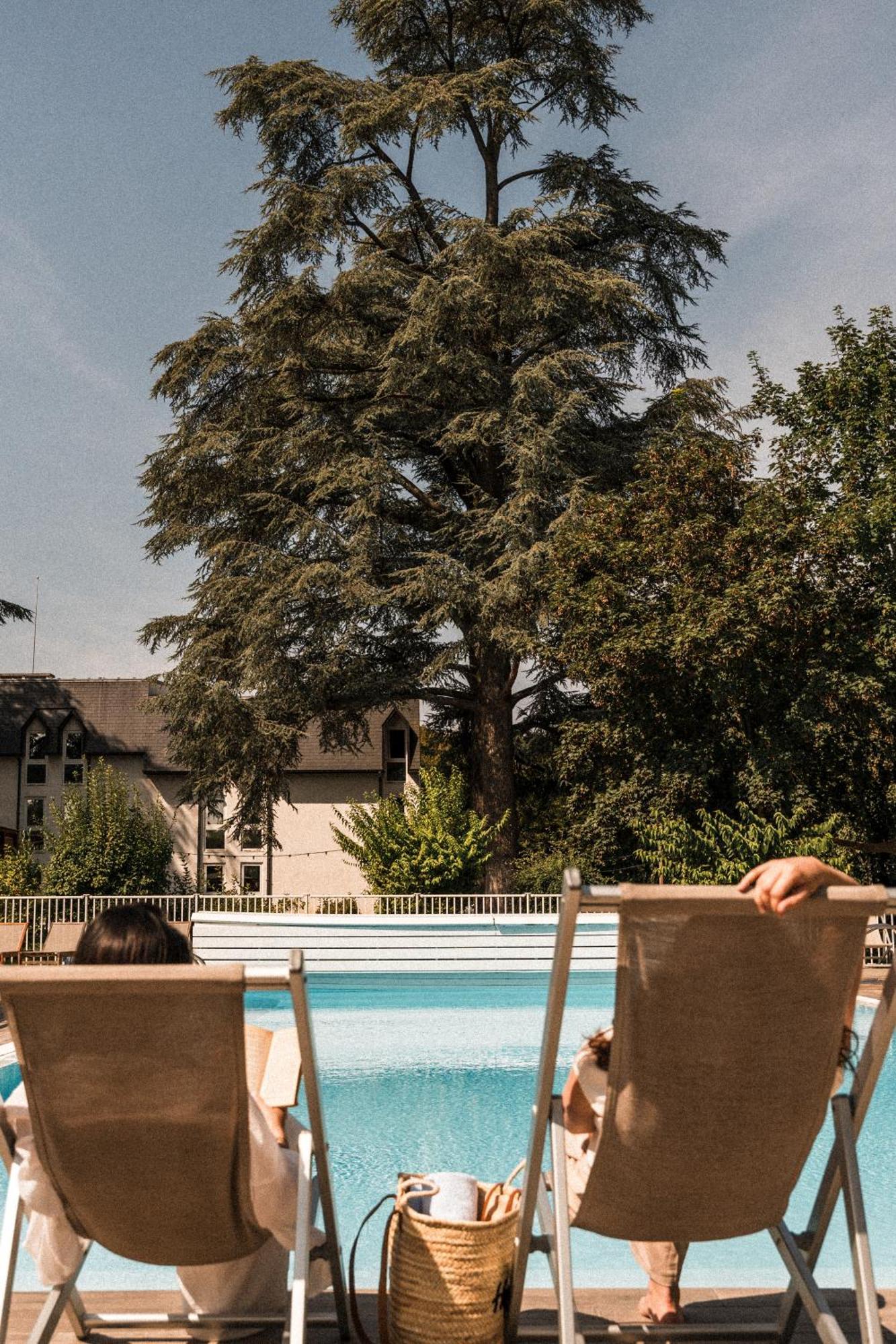 Hotel Mercure Parc Du Coudray - Barbizon Le Coudray-Montceaux Exterior foto